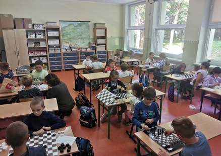 Przygoda z warcabami i szachami