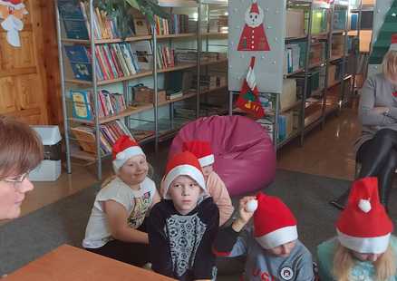 Baśniowe Święta w bibliotece szkolnej