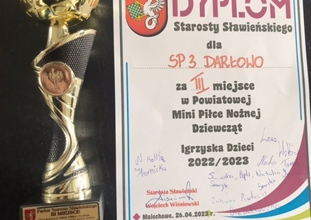 III miejsce dla dziewcząt z SP3 w piłce nożnej!